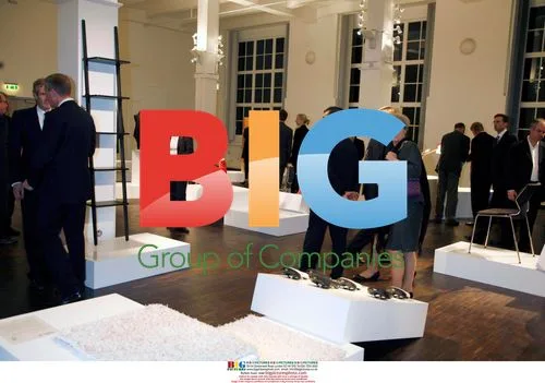 Prince Carl Philip visits design exhibition in Hamburg