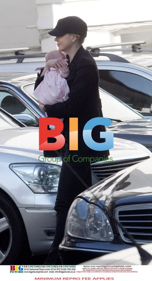Nicole Kidman Leaves London Hotel with Daughter