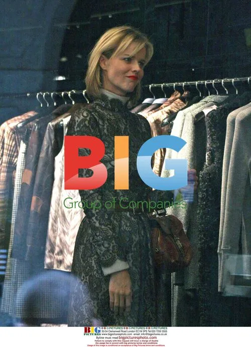 Supermodels Claudia Schiffer and Eva Herzigova Shopping