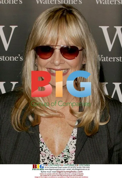 Twiggy signs book 'Fabulous Over Forty'