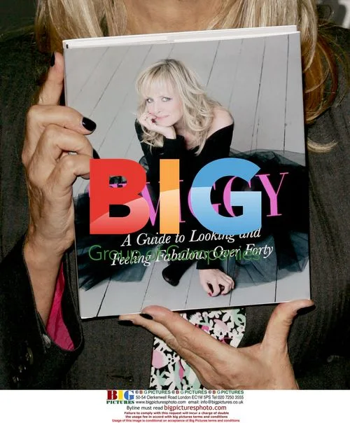 Twiggy signs book at Waterstones