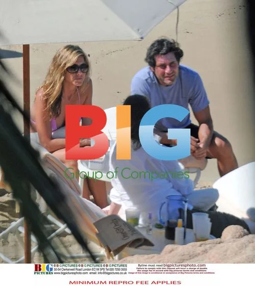 Jennifer Aniston Relaxing in Mexico
