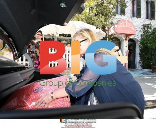 Kathy Hilton Leaving The Ivy Restaurant