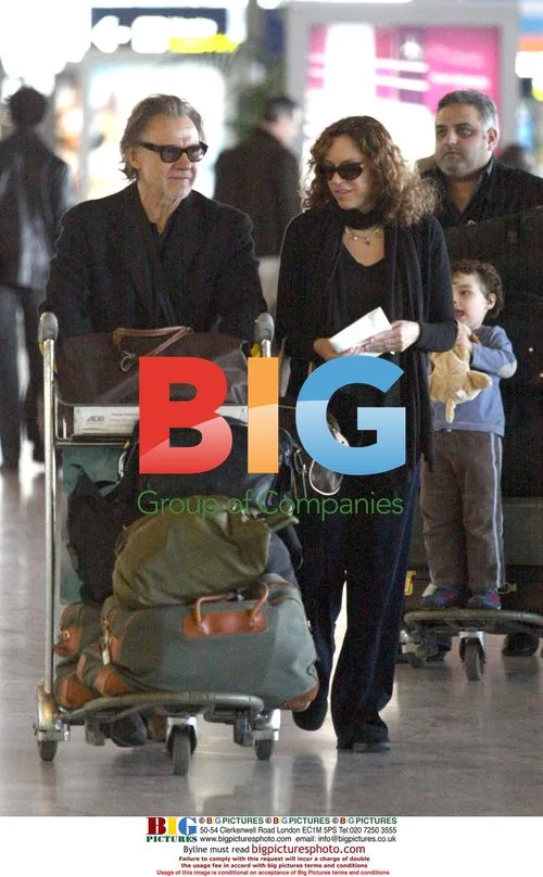 Harvey Keitel and wife leave Paris hotel