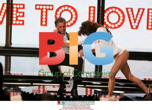 Mourinho on Chiambretti Night with dancer