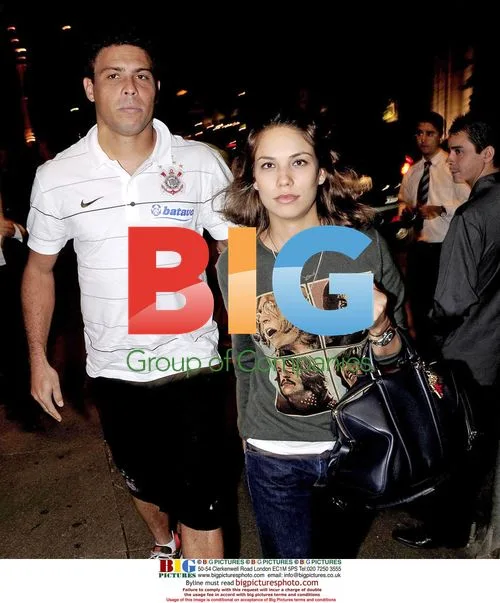 Ronaldo goes to dinner with girlfriend