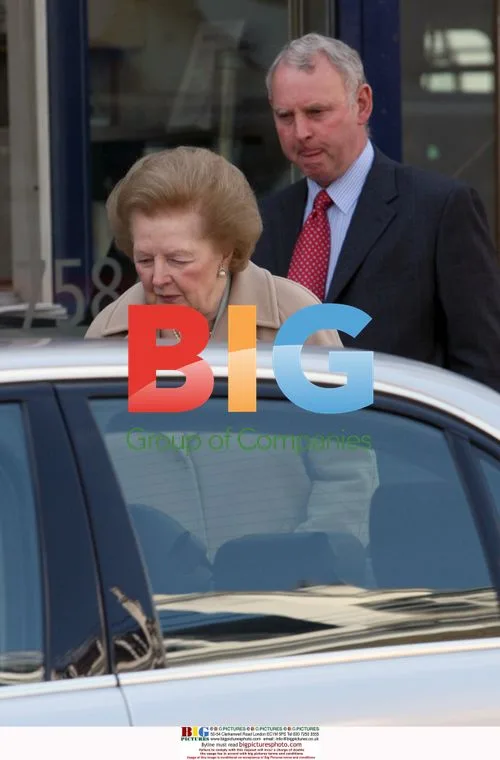 Margaret Thatcher visits salon amid crisis talks