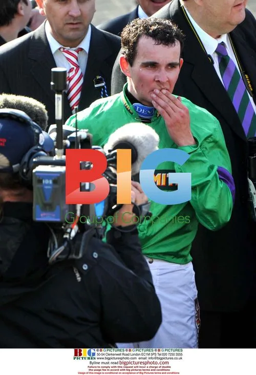 Mon Mome Wins 2009 Grand National