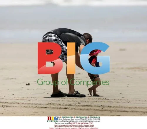 Tom Brady and Gisele Bundchen with son on Costa Rican beach