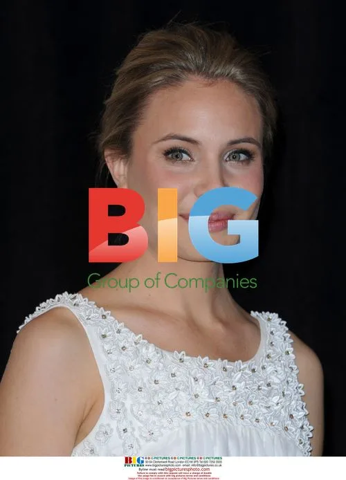 Leah Pipes at ShoWest 2009