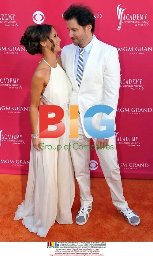 Jennifer Love Hewitt and Jamie Kennedy at ACM Awards