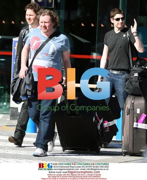 Snow Patrol Arrive at Perth Airport for V Festival