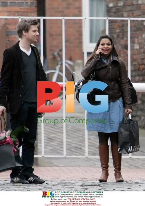 Ayesha Dharker chats with mystery person