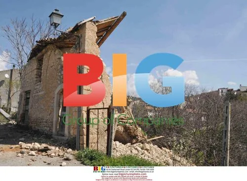 Rescuers search for earthquake survivors in Italy