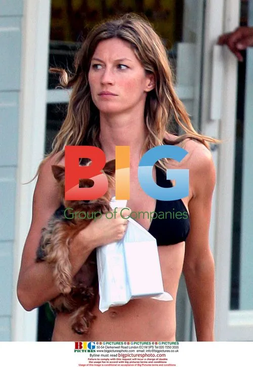 Gisele and Tom Brady Shopping with Dog