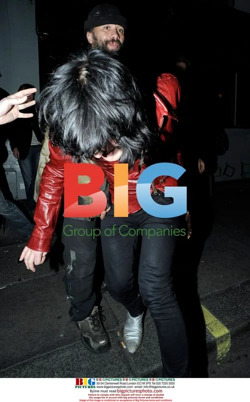 Noel Fielding leaves Groucho Club in London