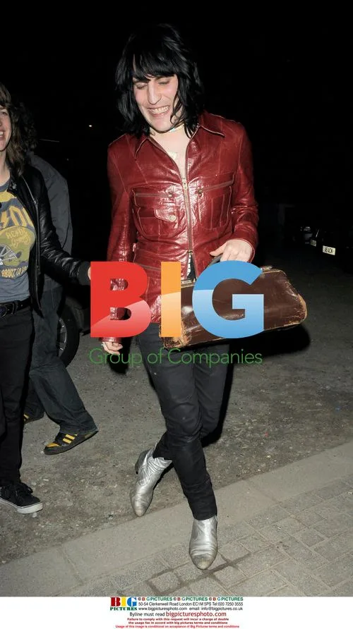 Noel Fielding enjoys night out after DJing