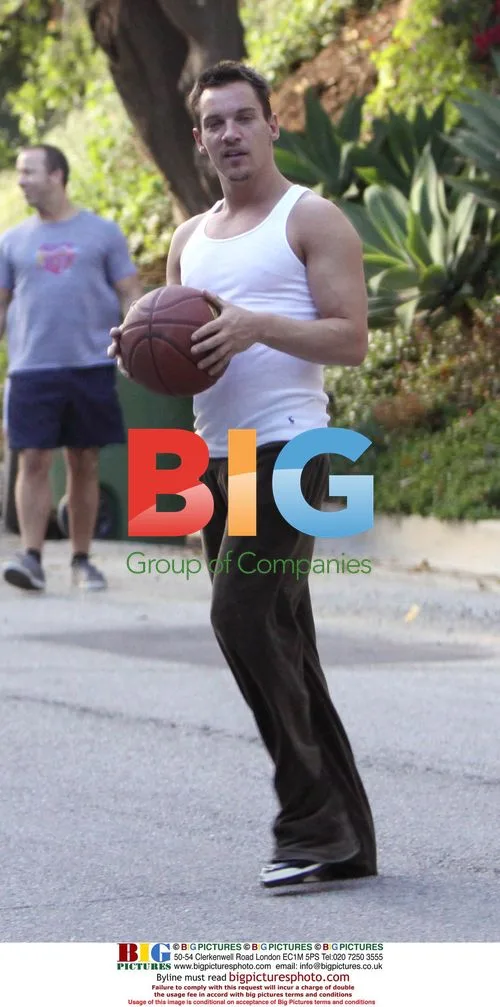 Jonathan Rhys Meyers plays basketball with friend