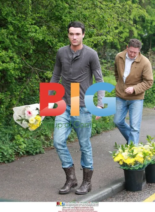 Jack Tweed visits Jade Goody's grave