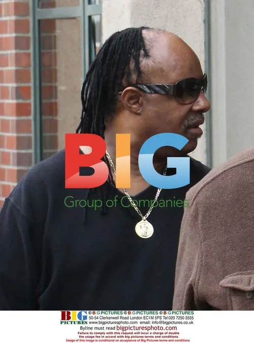 Stevie Wonder and wife exiting medical building