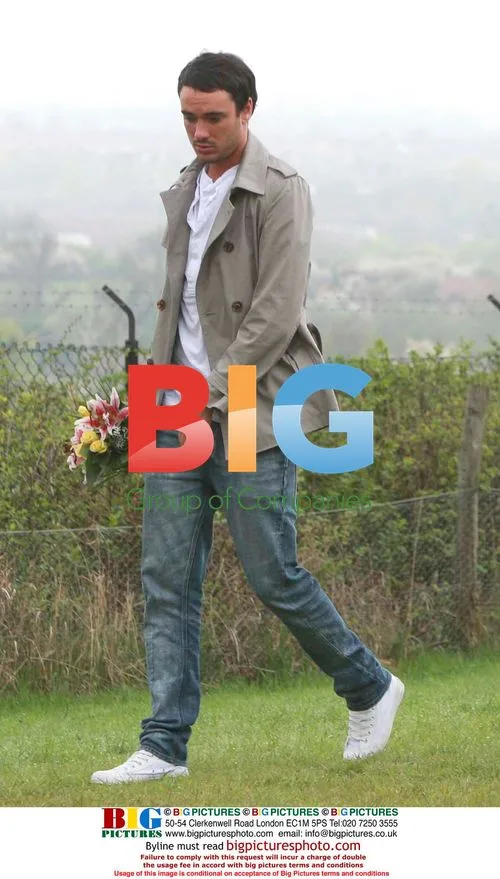 Jack Tweed visits Jade Goody's grave