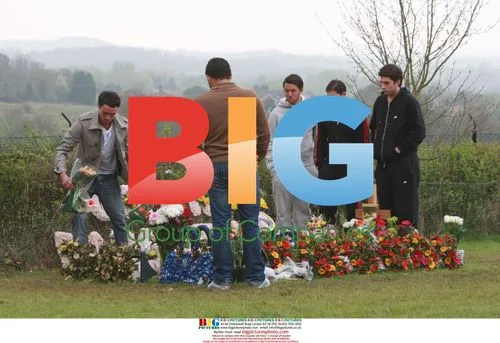 Jack Tweed visits Jade Goody's grave