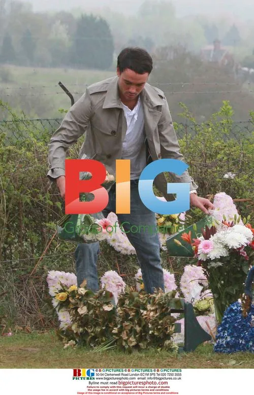 Jack Tweed visits Jade Goody's grave