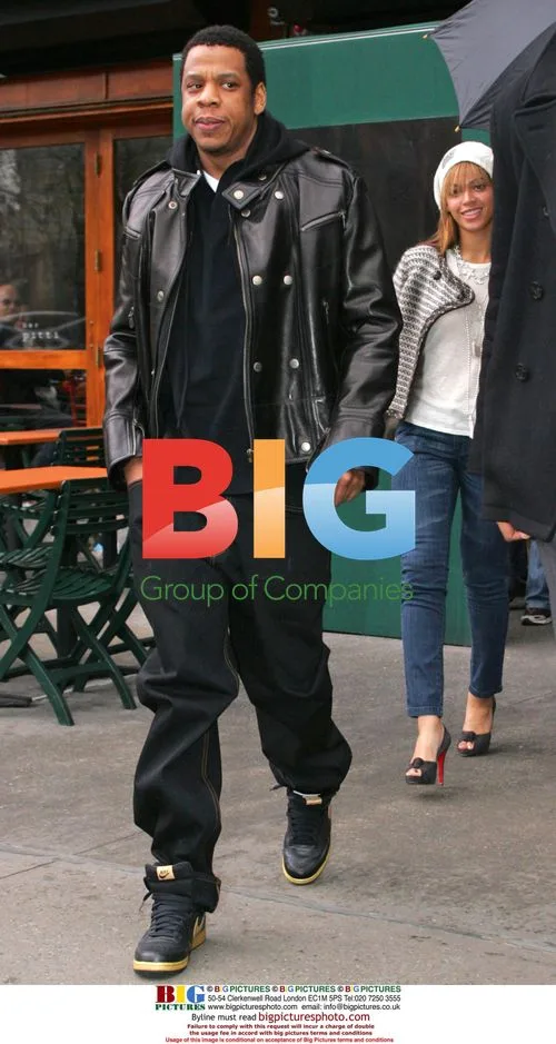 Beyonce Leaves Bar Pitti After Lunch