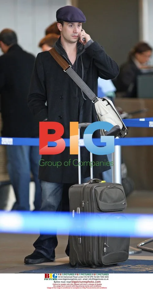 Freddie Prinze Jr. at Vancouver Airport