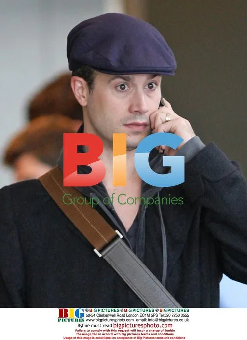 Freddie Prinze Jr. at Vancouver Airport