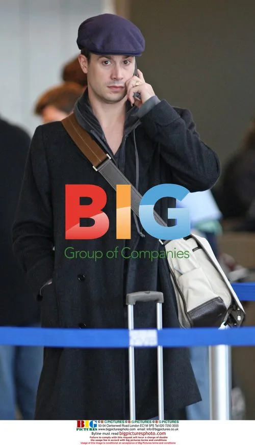 Freddie Prinze Jr. Departs Vancouver Airport
