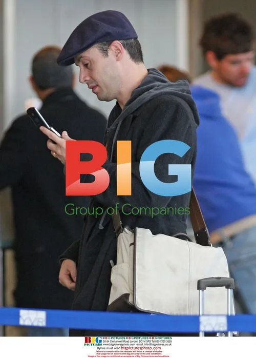 Freddie Prinze Jr. at Vancouver Airport