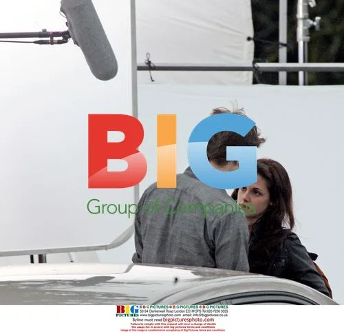 Twilight stars film parking lot scene