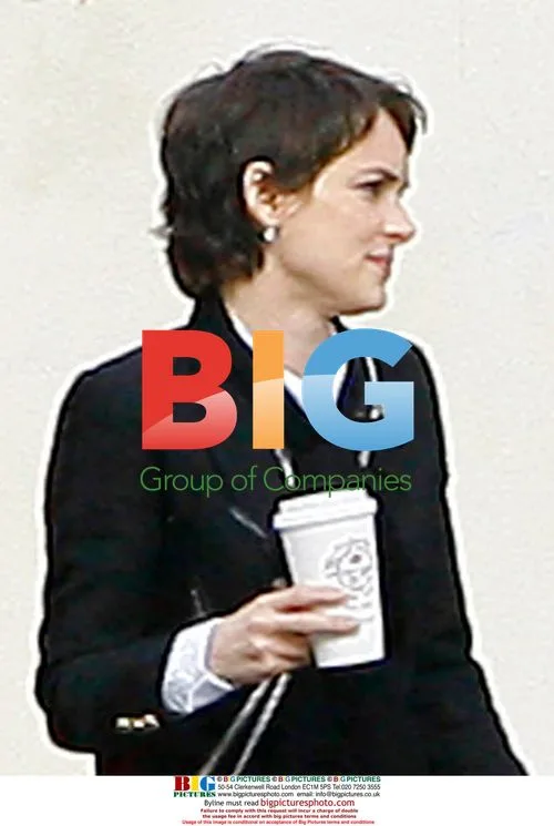 Winona Ryder meets with real estate agent
