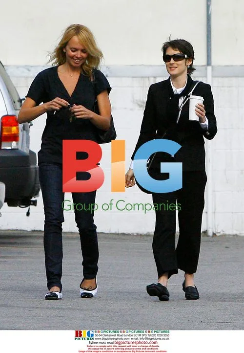 Winona Ryder meets with real estate agent