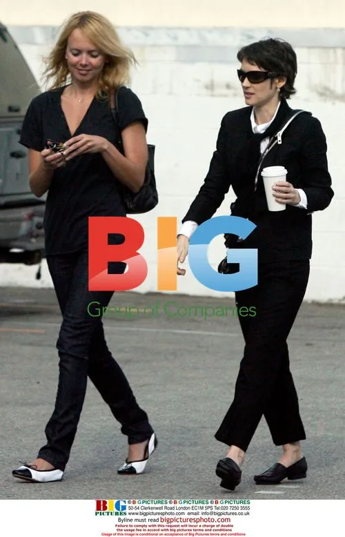 Winona Ryder has meeting with real estate agent