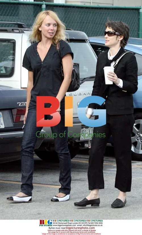 Winona Ryder meeting with real estate agent
