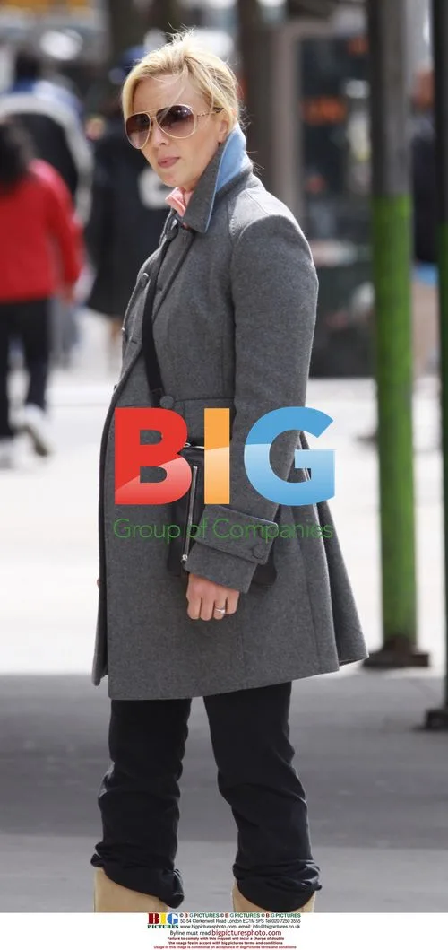 Pregnant Elizabeth Hasselbeck leaves NYC apartment