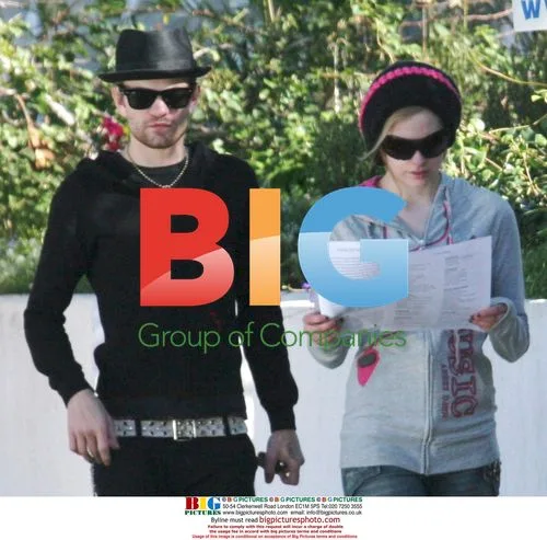 Avril Lavigne and husband house hunting in Encino