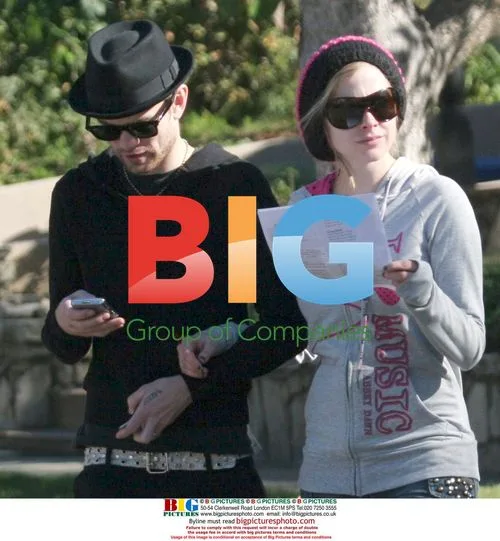 Avril Lavigne and Deryck Whibley House Hunting