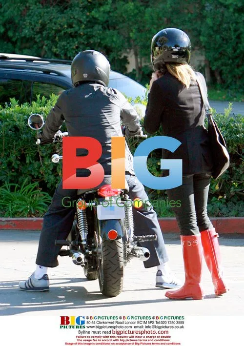 Ryan Phillippe and Abbie Cornish ride new bike