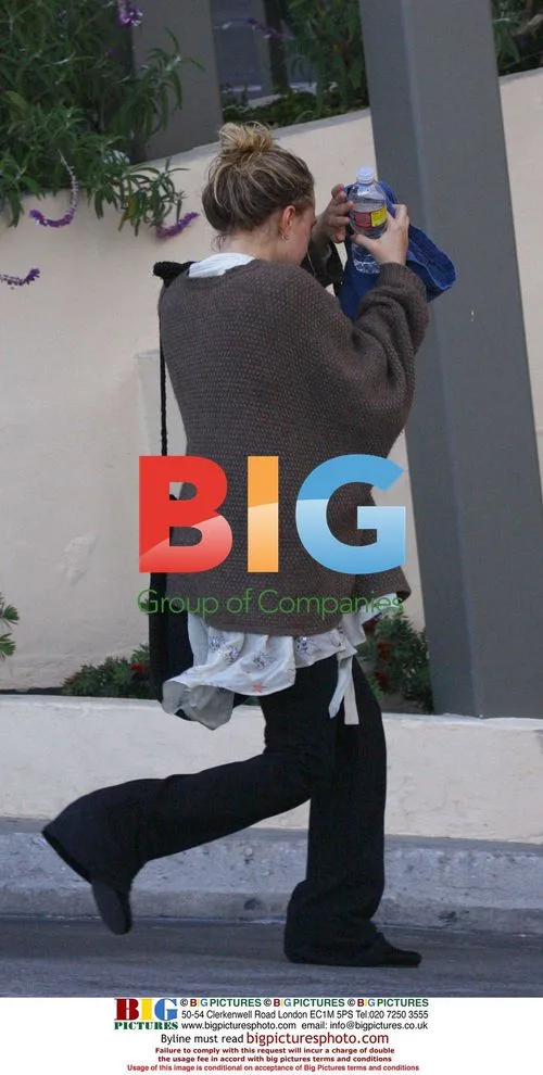 Mary-Kate Olsen Leaving Yoga Studio