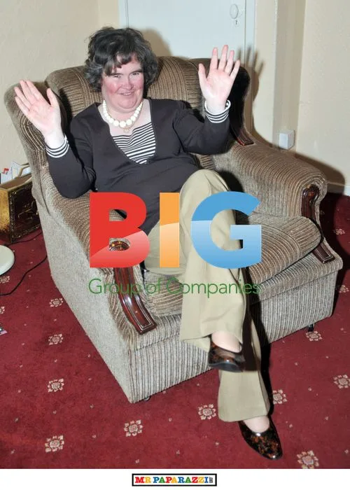 Susan Boyle Poses with Groucho Marx Impersonator