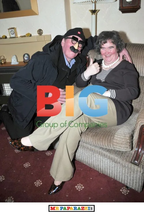 Susan Boyle Poses with Groucho Marx Impersonator