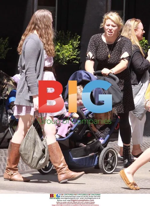 Amanda De Cadenet and twins in NYC