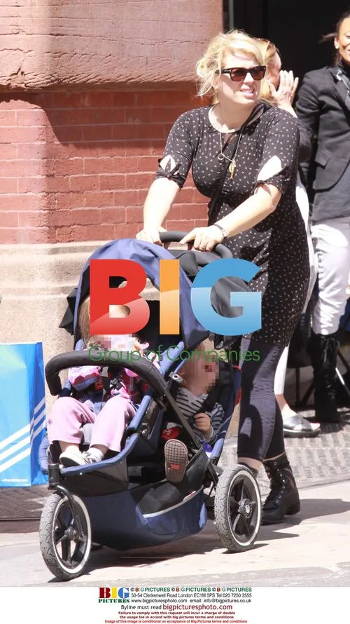 Amanda De Cadenet and twins out shopping in NYC
