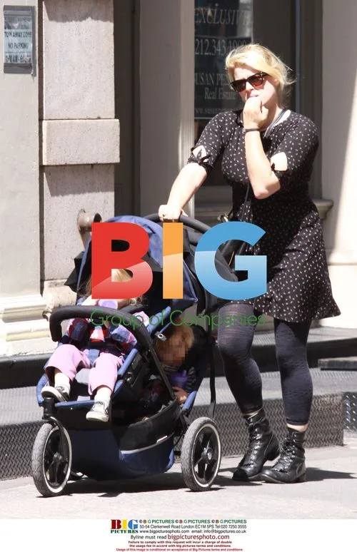Amanda De Cadenet with Twins in NYC