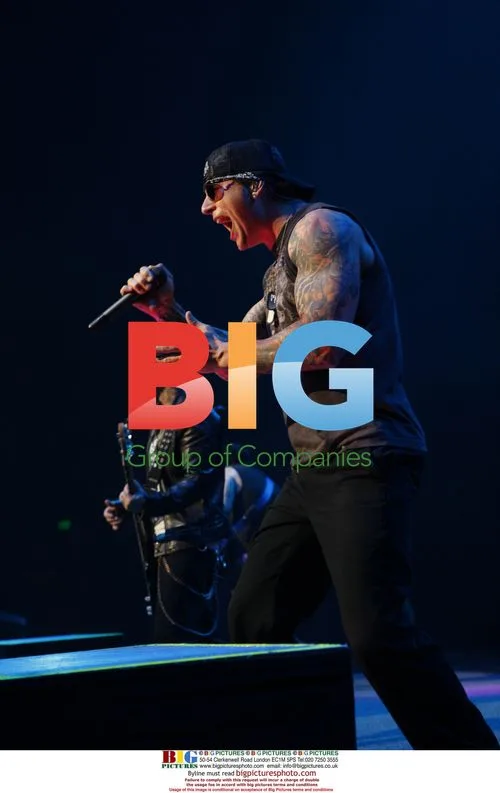 M. Shadows of Avenged Sevenfold Performs with Slash