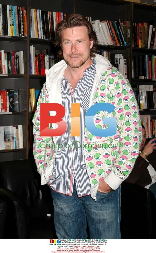 Dean McDermott at Tori Spelling's book signing