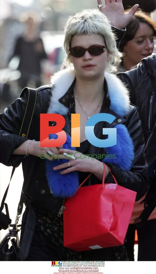 Pixie Geldoff and Mischa Barton Picnicking in London